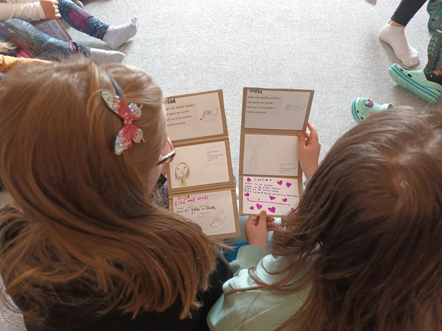 Hrátky mezi řádky