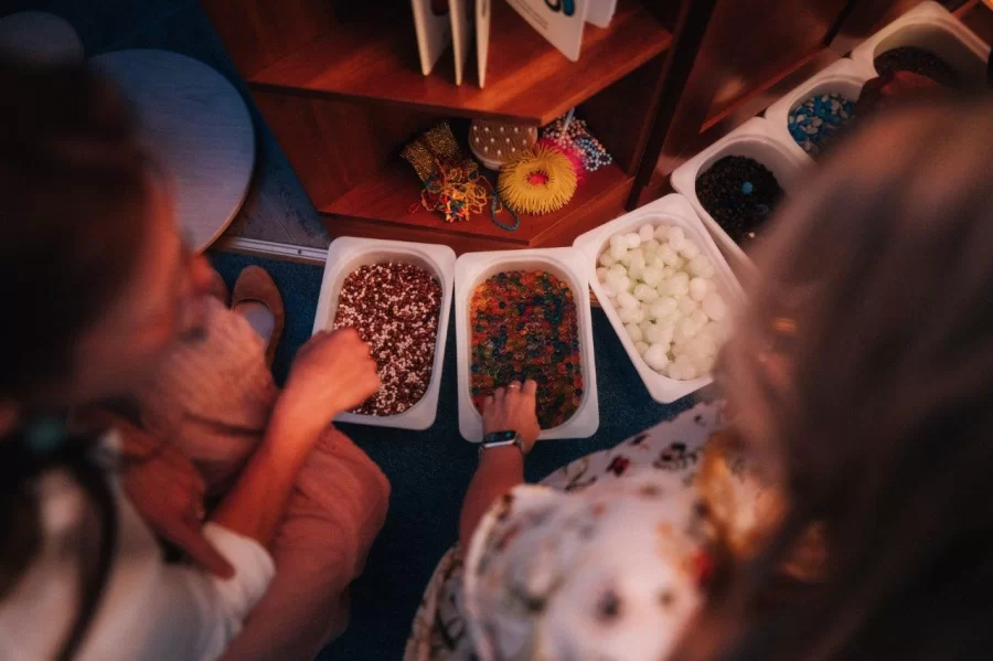 Knihovna potmě - spolu vidíme víc);