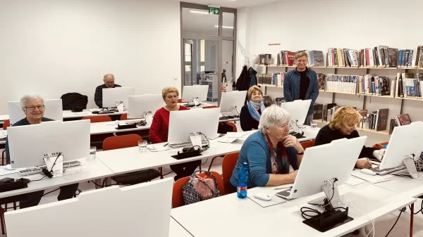 Knihovna seniorům